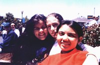 camila_nana_sissy.jpg (42310 bytes)